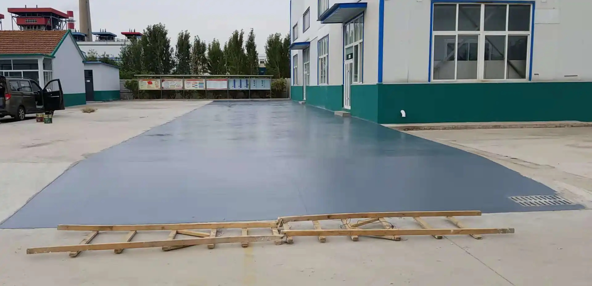 华南热作学院车间厂房地坪漆修补翻新